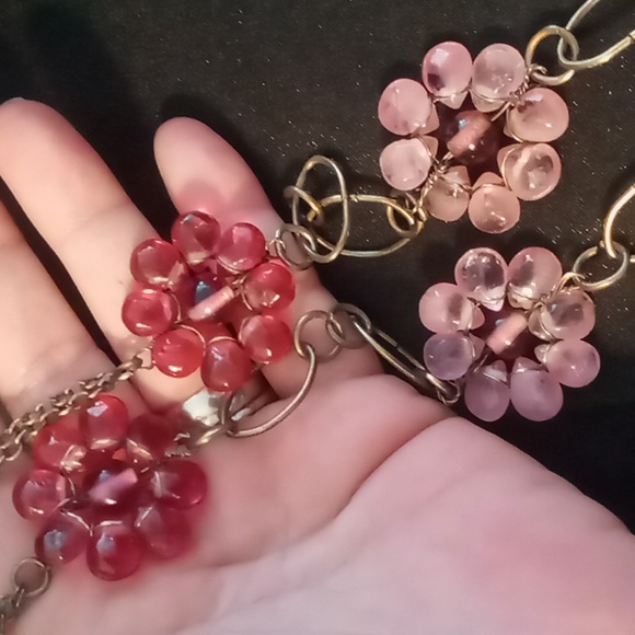 Vintage glass Flower beaded flower oval link chain necklace. Very pretty. - Picture 8 of 8